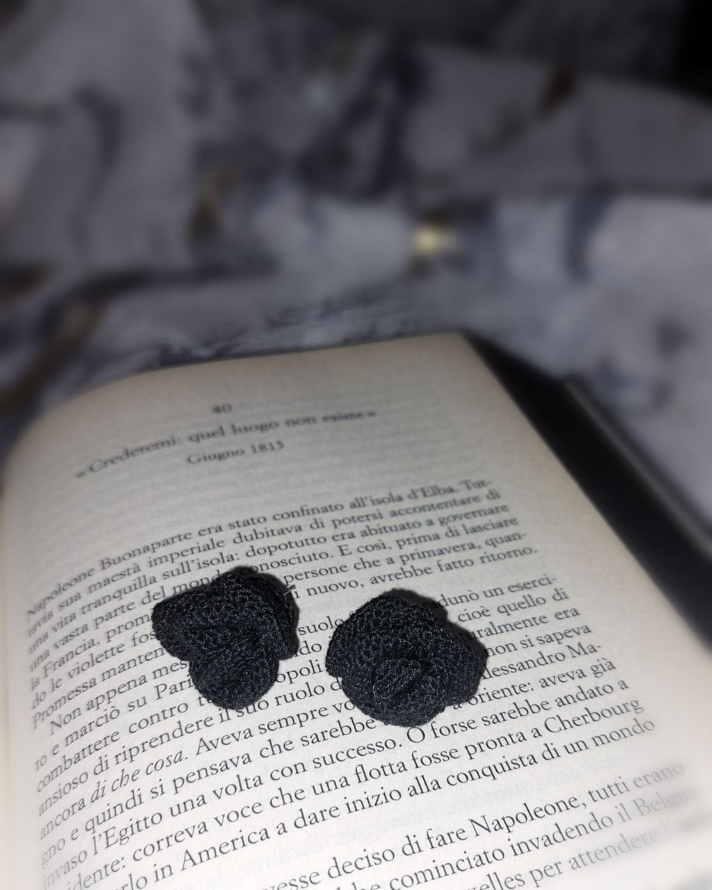 Aurora - Orecchini a forma di rosa all'uncinetto