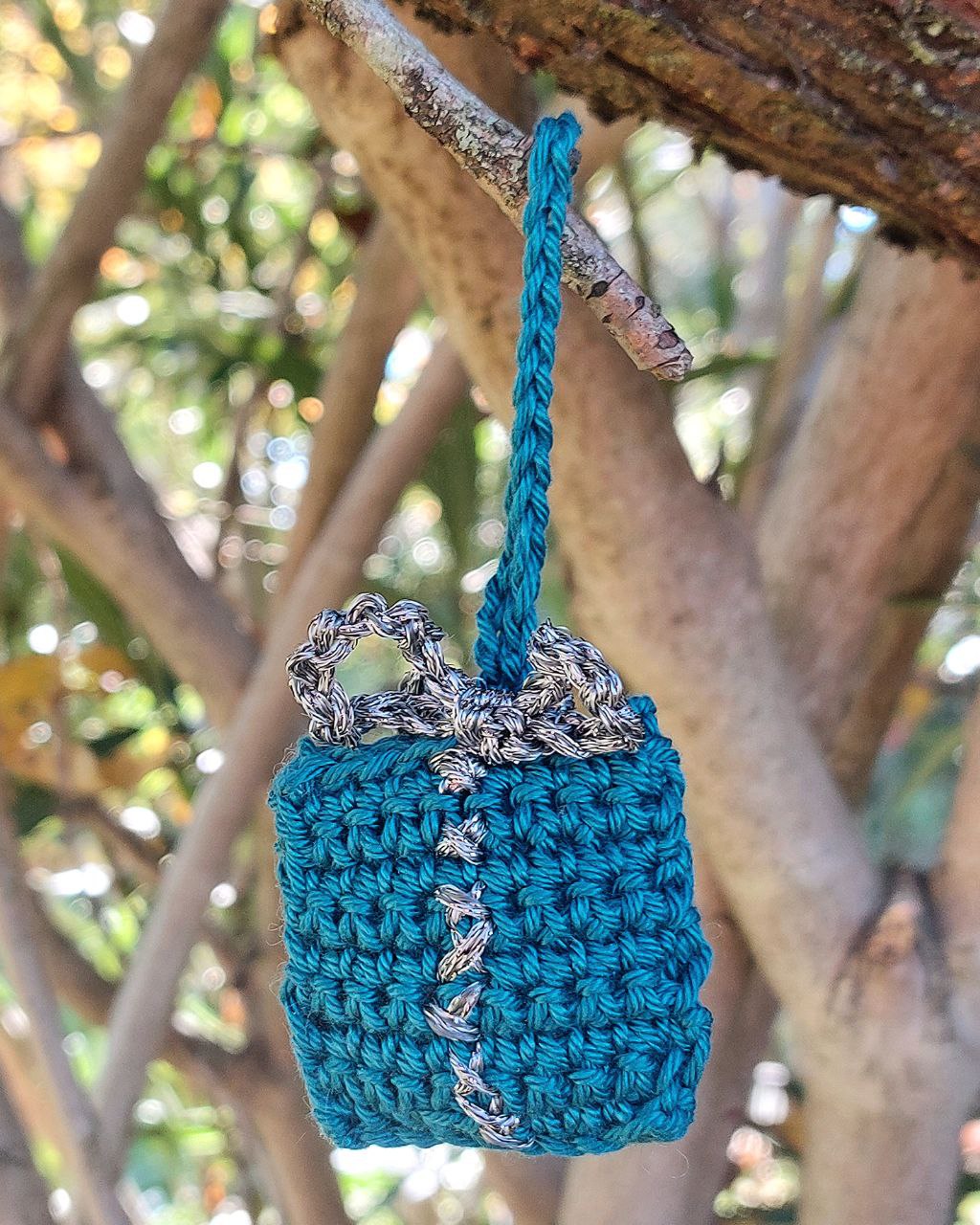 Piccoli Tesori - Decorazione Natalizia all'Uncinetto - Pacchetto Regalo - Edizione Limitata