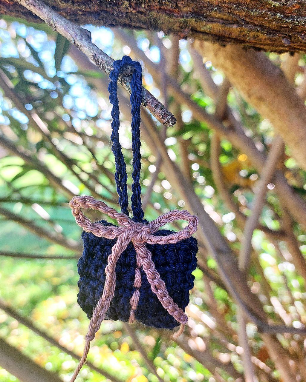 Piccoli Tesori - Decorazione Natalizia all'Uncinetto - Pacchetto Regalo - Edizione Limitata