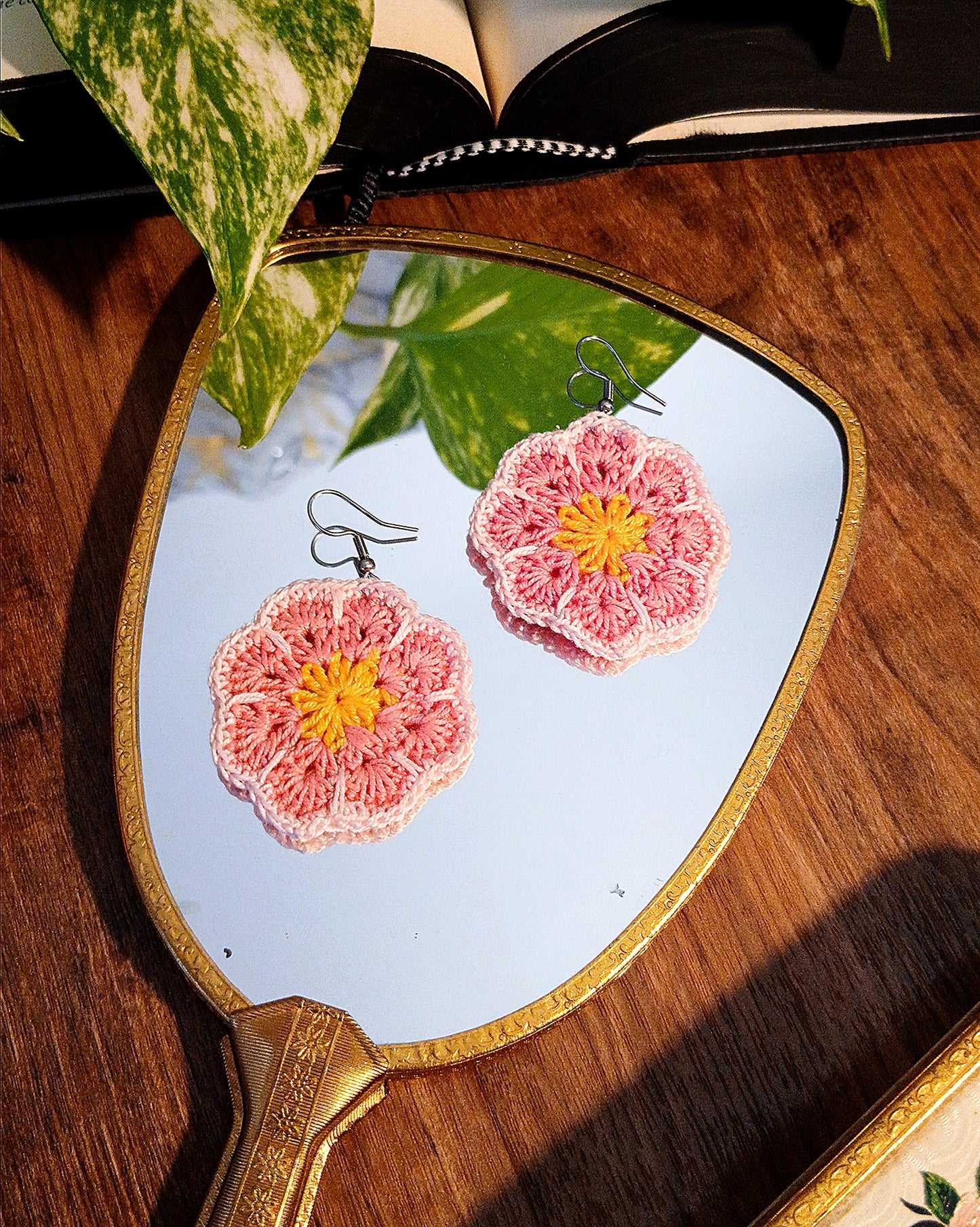 Orecchini African Flower all'Uncinetto