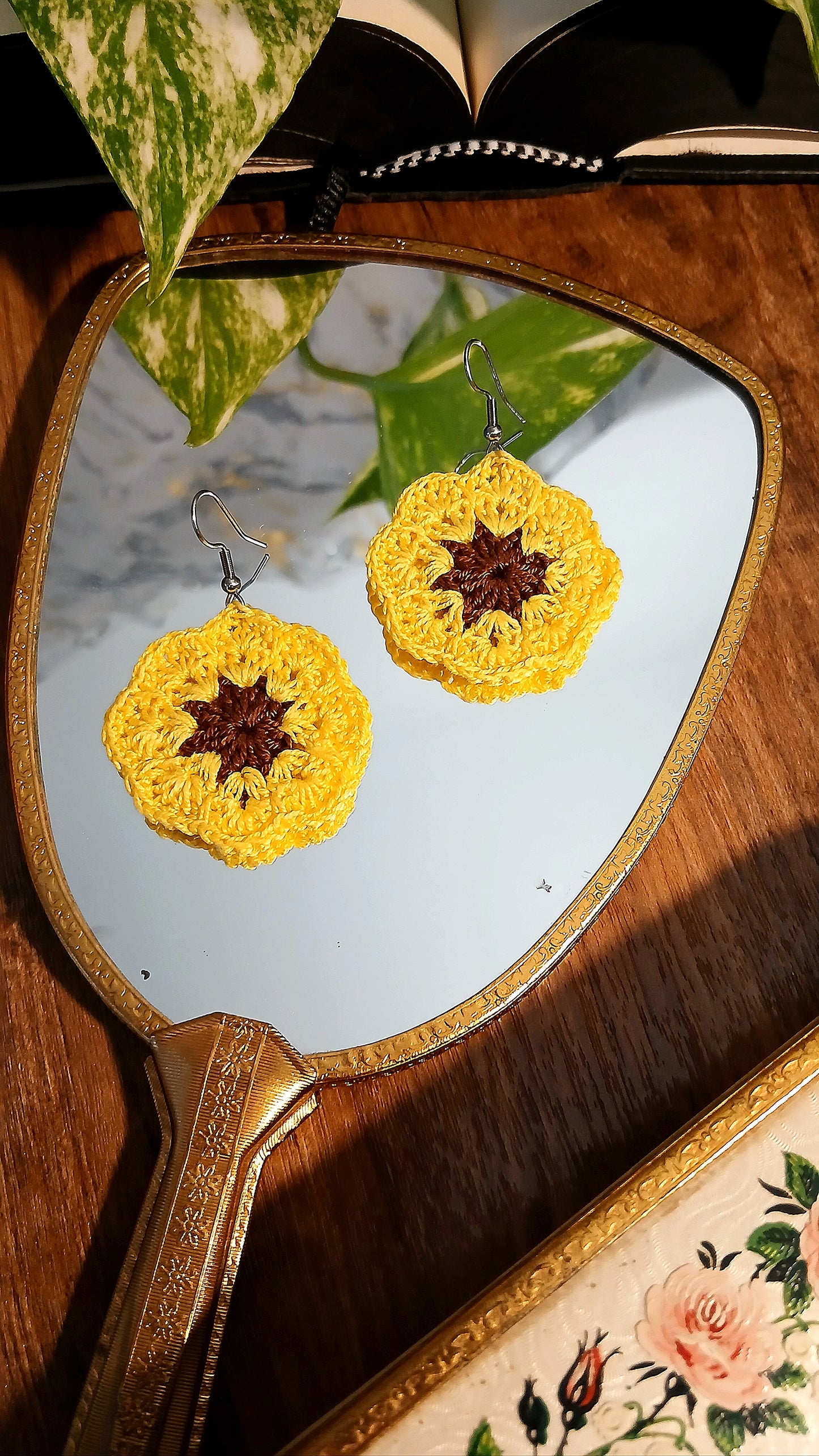 Orecchini African Flower all'Uncinetto