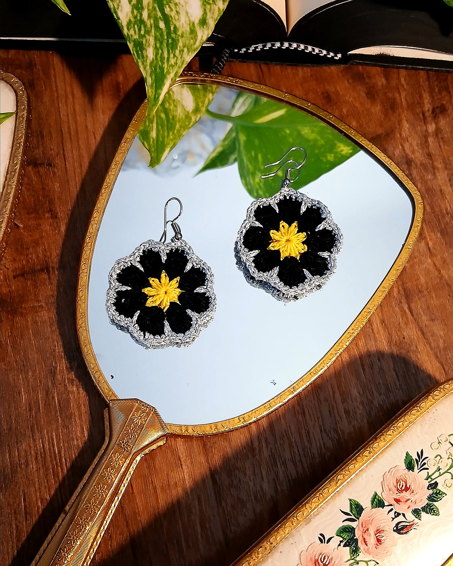 Orecchini African Flower all'Uncinetto