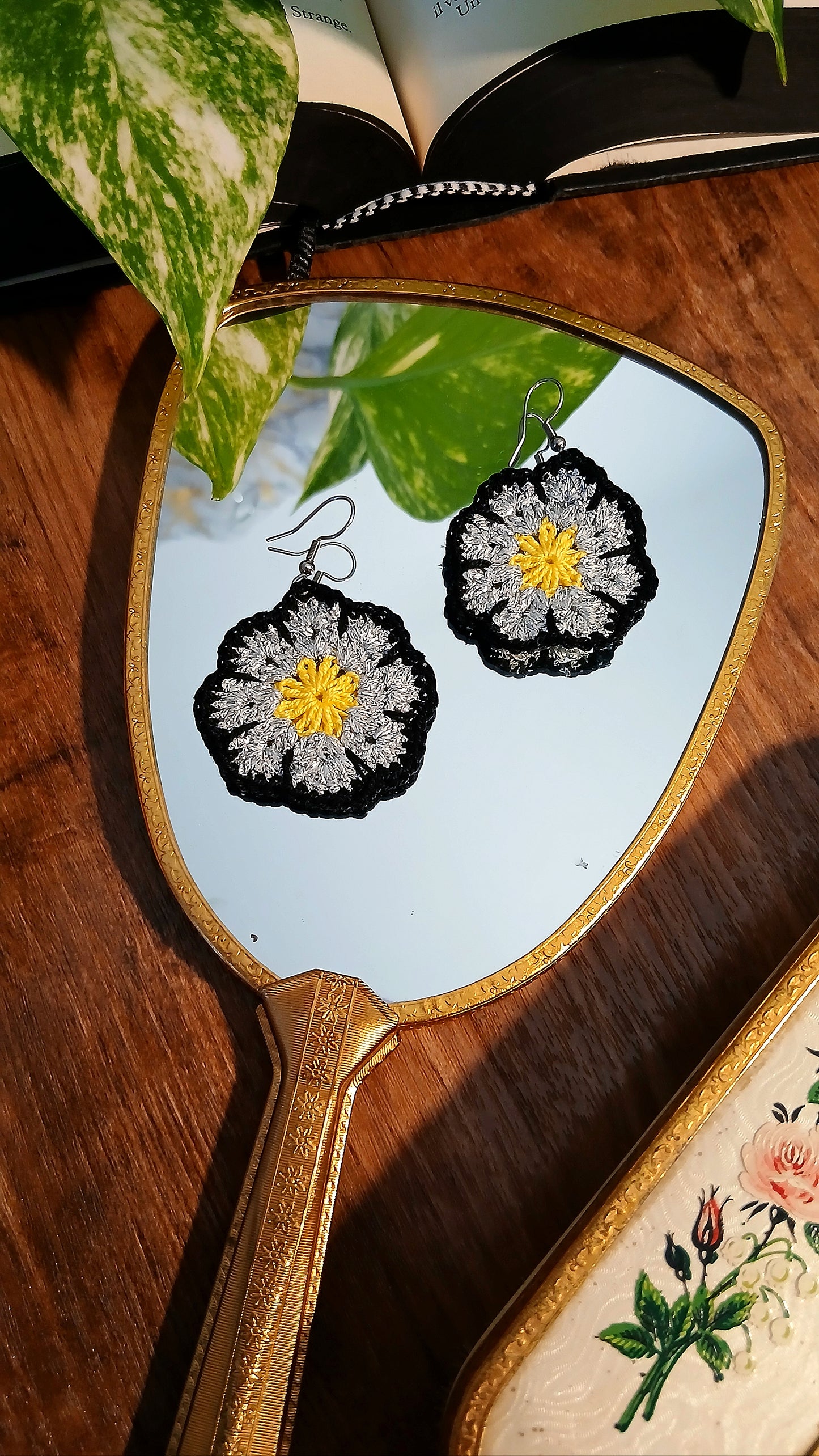 Orecchini African Flower all'Uncinetto